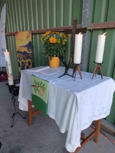 Altar-in-der-Scheune_komprimiert