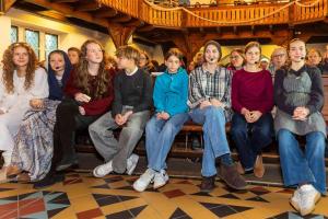 Gelöste Stimmung unter den Akteuren